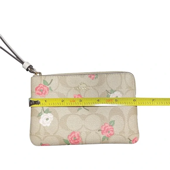Coach Corner Zip Wristlet Floral Print NWT - Picture 7 of 9